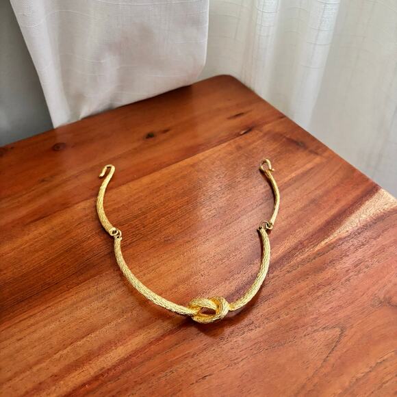 Beautiful Unsigned Vintage 1990's Gold Knot Statement Collar Necklace - Picture 3 of 11
